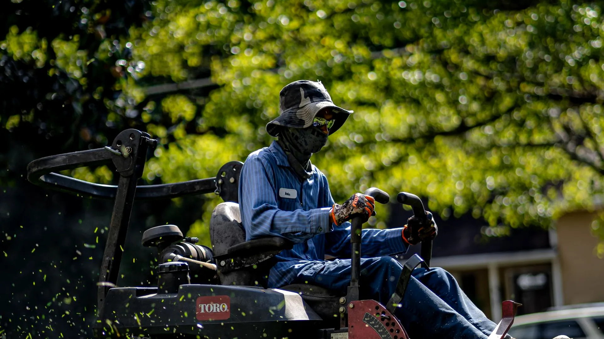 Zero turn mower cutting a lawn